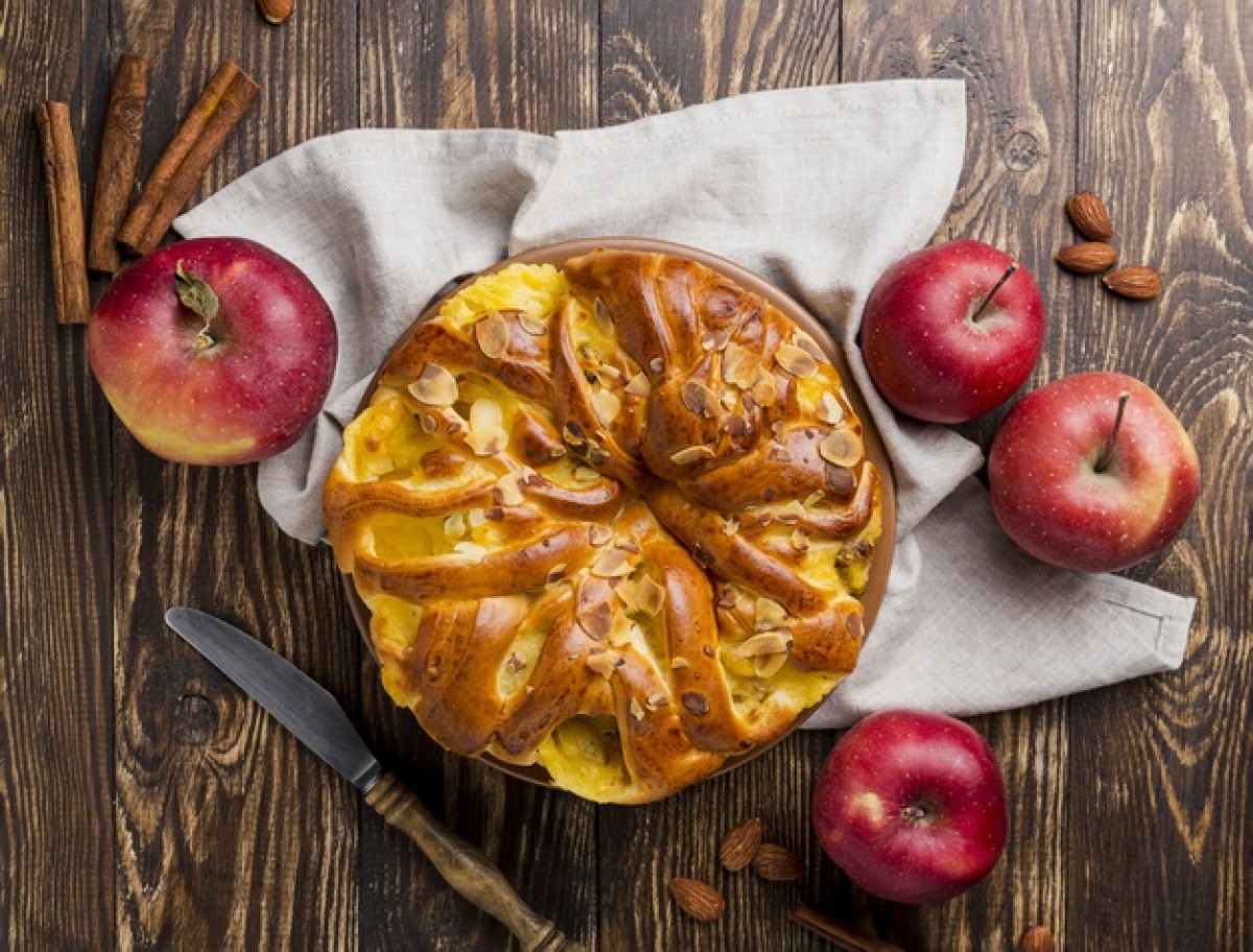 Сезонное блюло - яблочный пирог. 5 легких рецептов