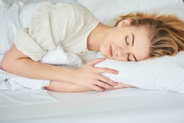 Почему спать в прохладной комнате полезно для здоровья